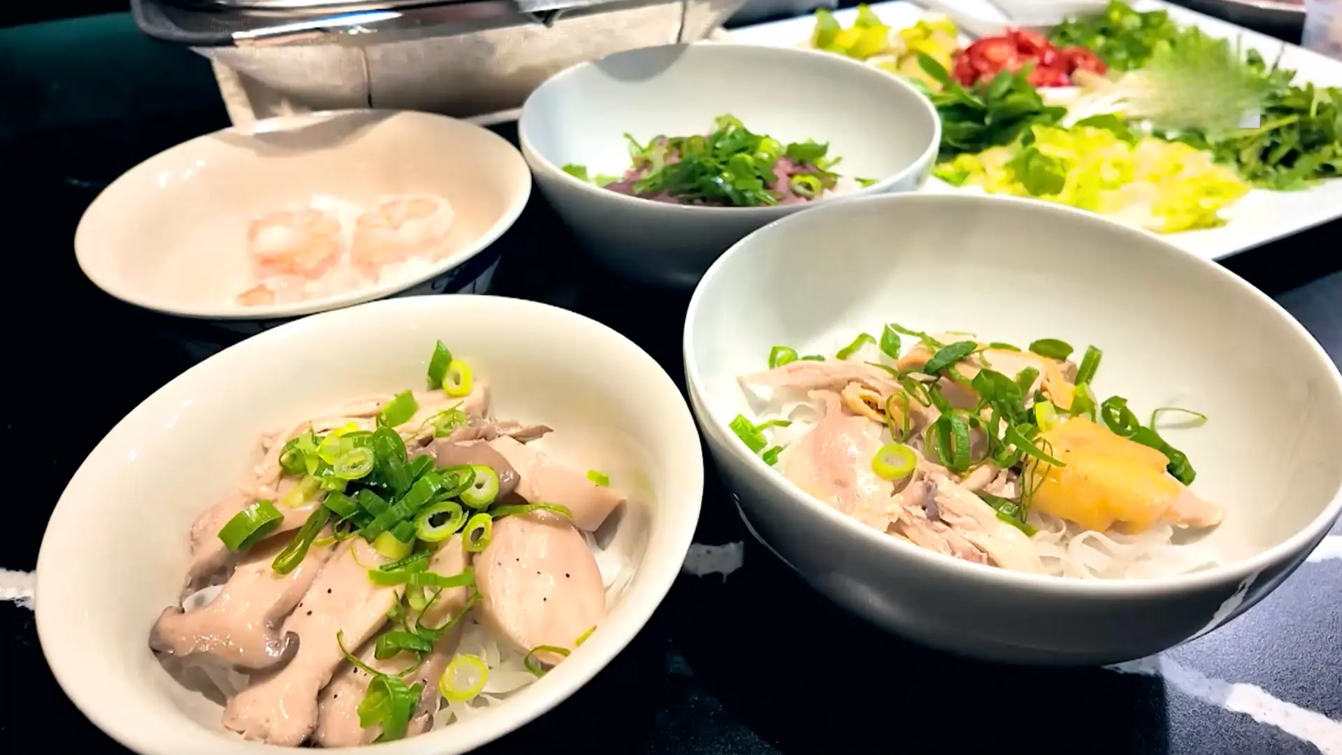 Cầu nối đưa hương vị Việt vào dòng chảy châu Âu | Người Việt 5 châu | 14/12/2025